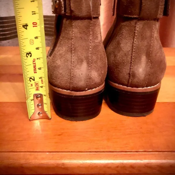 SOLD🔴 TOMMY Hilfiger brown or tan genuine leather (suede) booties size 9.5 - Picture 11 of 12